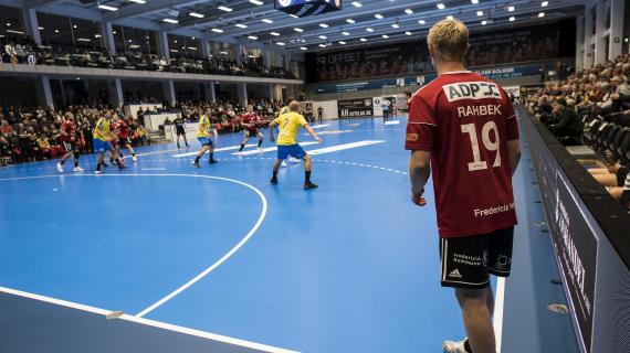 Håndboldkamp i thansen arena